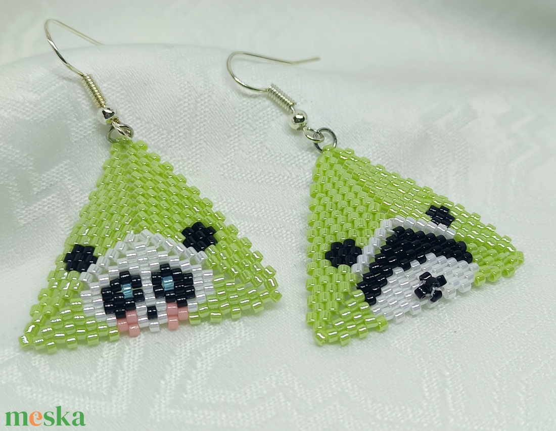Miladys Panda felemás, háromszög fülbevaló - ékszer - fülbevaló - lógó fülbevaló - Meska.hu