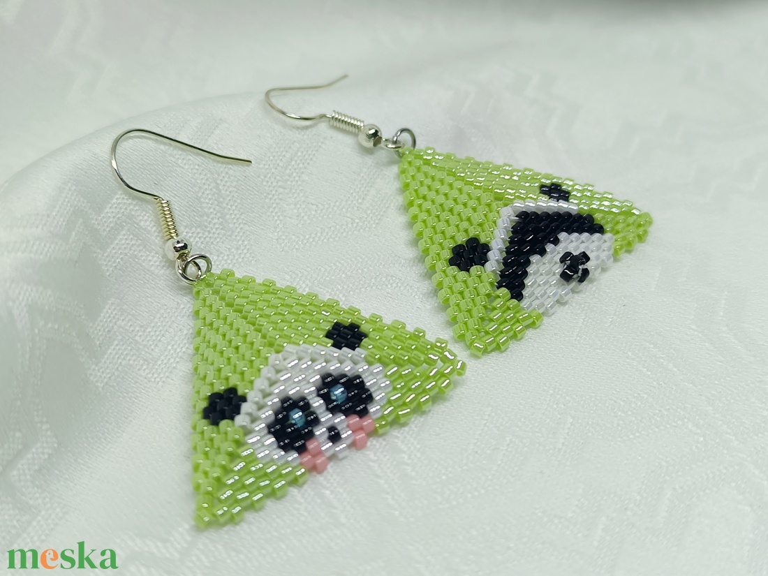 Miladys Panda felemás, háromszög fülbevaló - ékszer - fülbevaló - lógó fülbevaló - Meska.hu