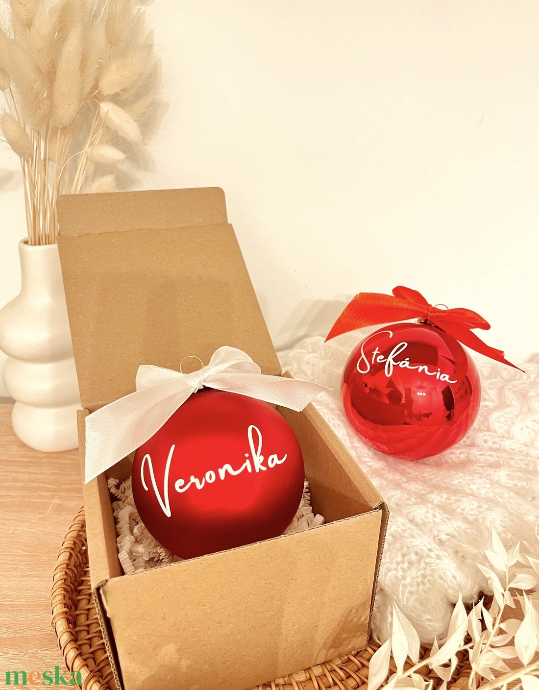 Névre szóló karácsonyi üveggömb - karácsony - karácsonyi lakásdekoráció - karácsonyfadíszek - Meska.hu