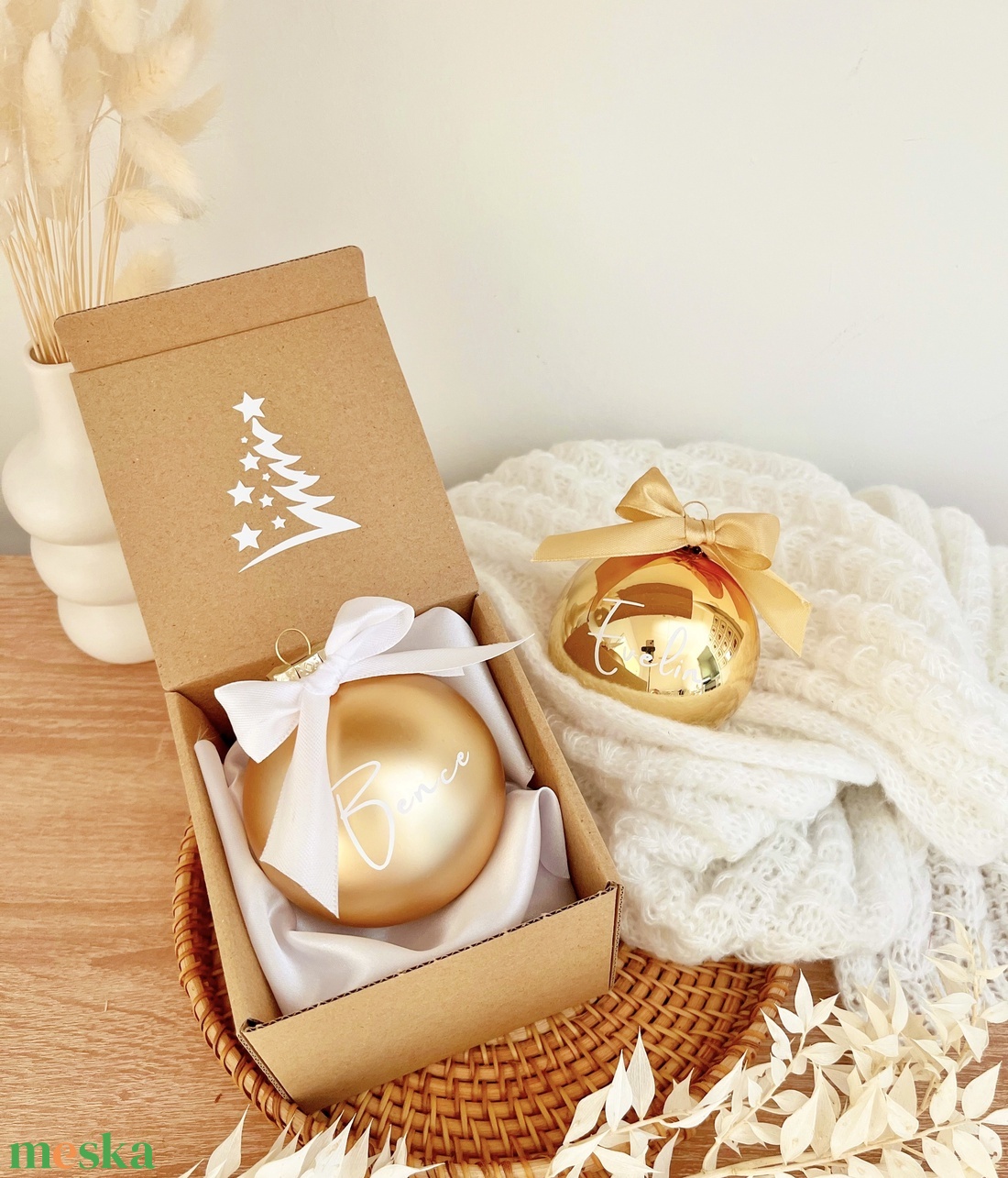 Névre szóló karácsonyi üveggömb - karácsony - karácsonyi lakásdekoráció - karácsonyfadíszek - Meska.hu