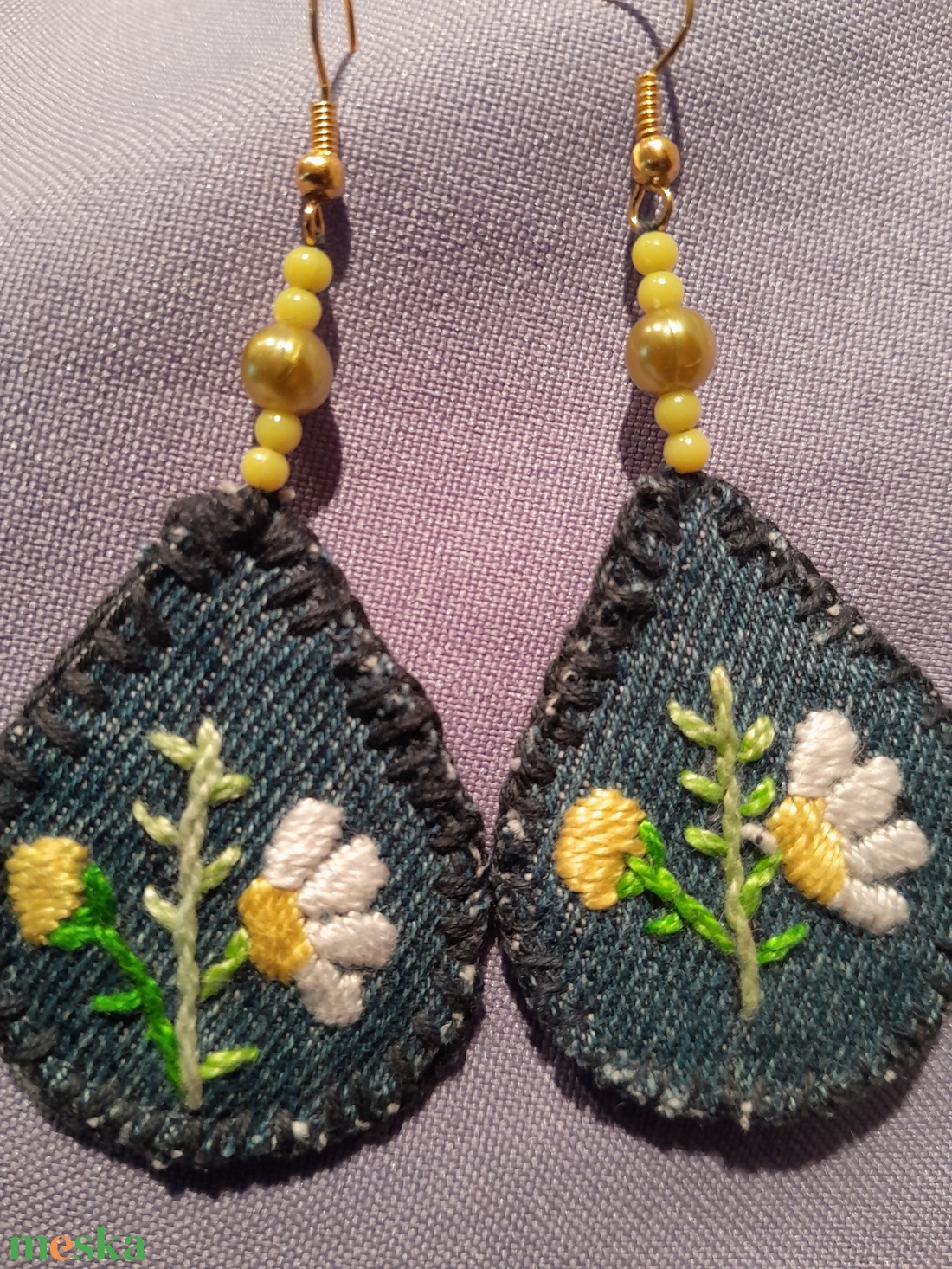 Margarétás fülbevaló - ékszer - fülbevaló - lógó fülbevaló - Meska.hu