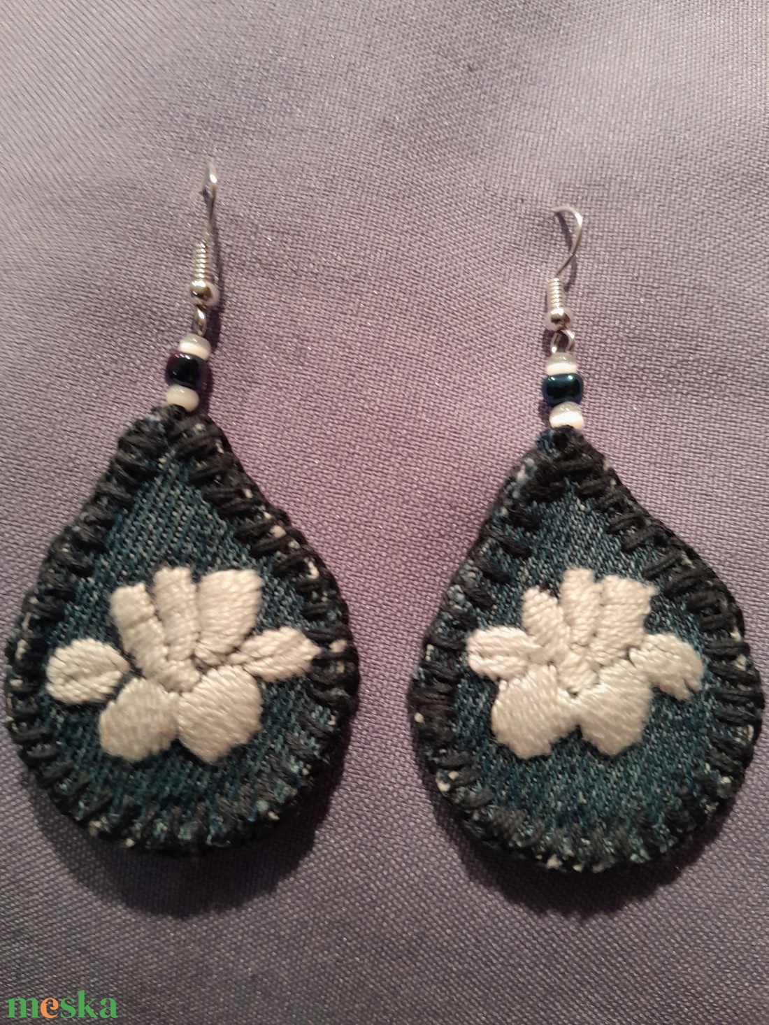 Kalocsai fehér virágos fülbevaló - ékszer - fülbevaló - lógó fülbevaló - Meska.hu