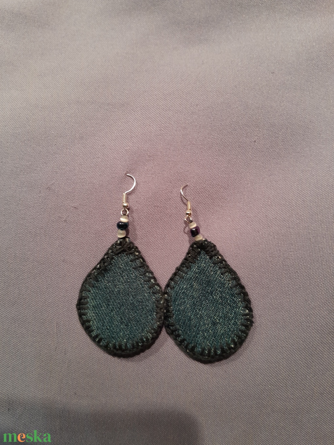 Kalocsai fehér virágos fülbevaló - ékszer - fülbevaló - lógó fülbevaló - Meska.hu