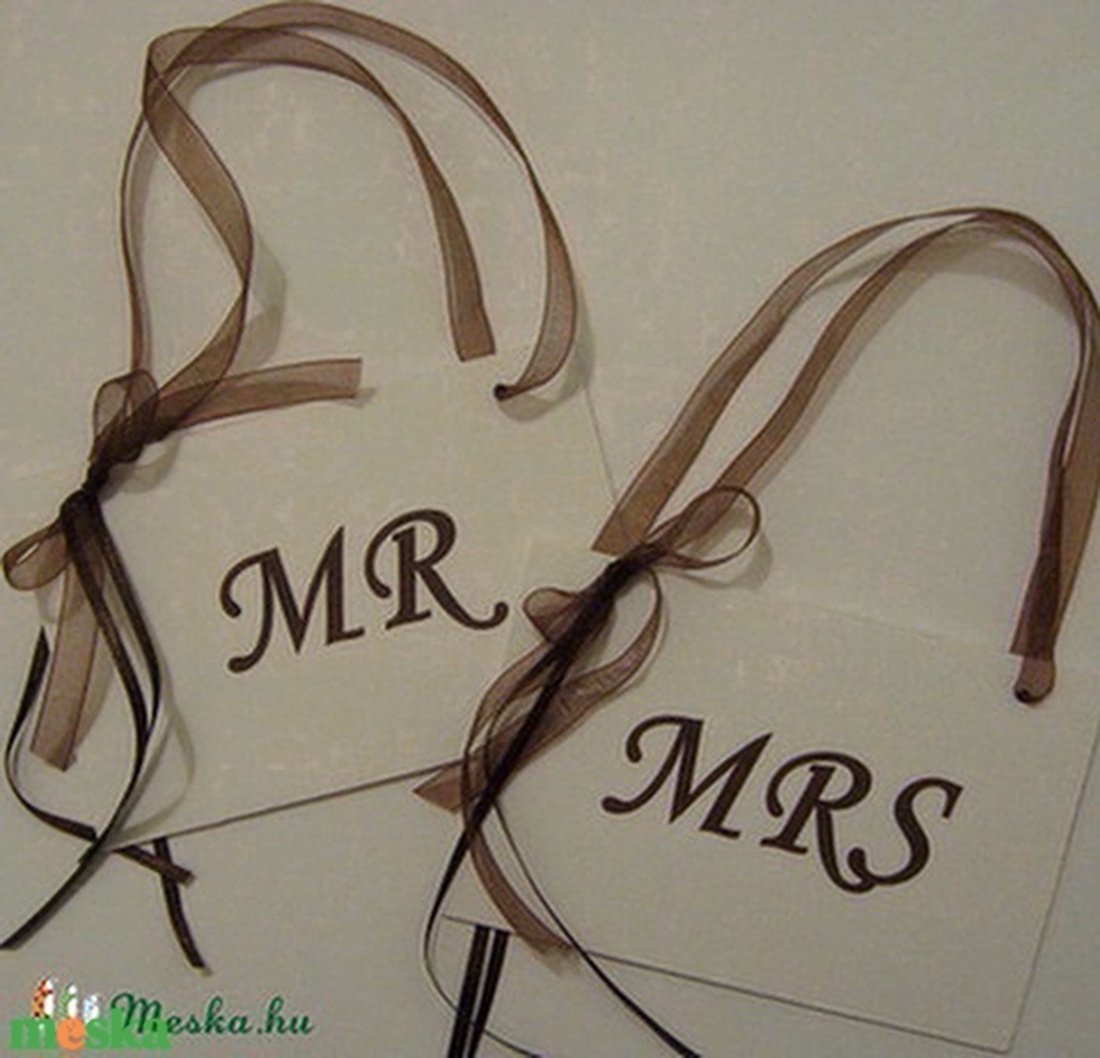 MR és MRS tábla - esküvő - dekoráció fotózáshoz - székjelölőhöz - egyedi  - esküvő - dekoráció - tábla & jelzés - Meska.hu