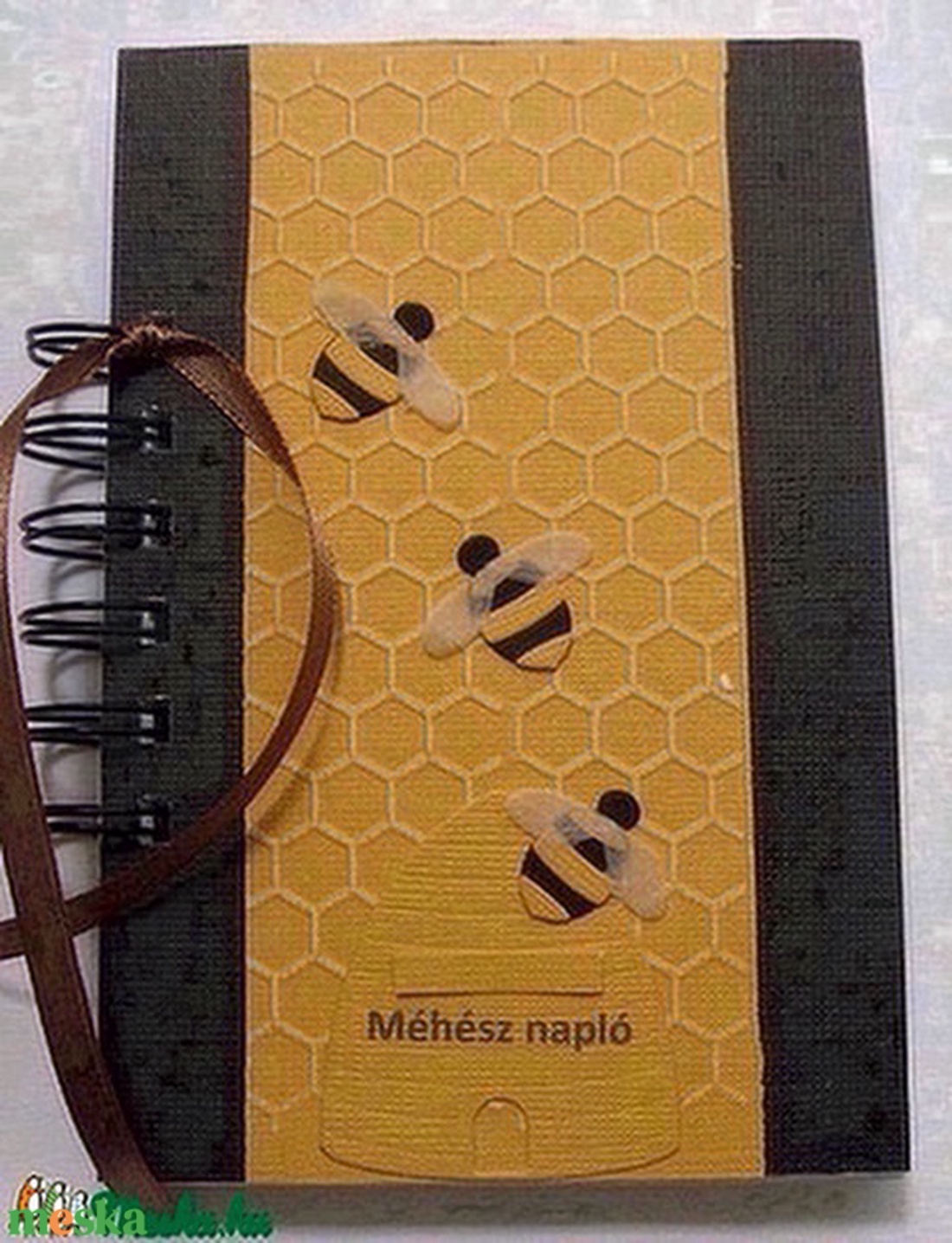 Méhes - mézes jegyzetek -napló -óvodai méhecske csoport - sárga-fekete - emlék - méhész-ajándék - életút - örök emlék  - otthon & életmód - papír, írószer - jegyzetfüzet & napló - Meska.hu