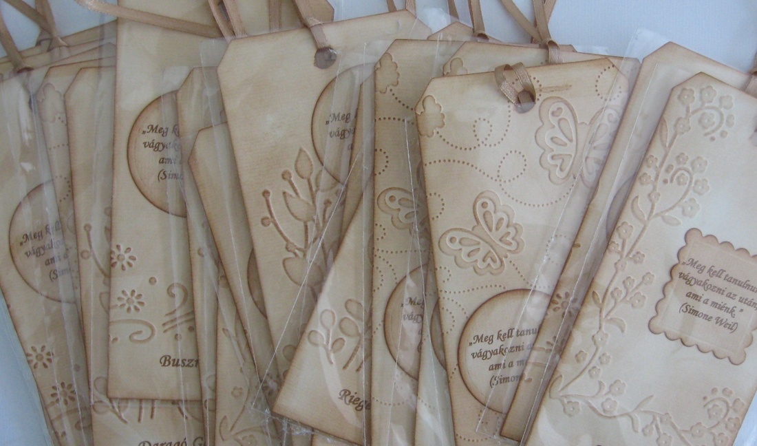 Osztálytalálkozóra, iskolásoknak, könyvimádóknak - könyvjelző dombormintával, idézettel, névfelirattal -  - Meska.hu