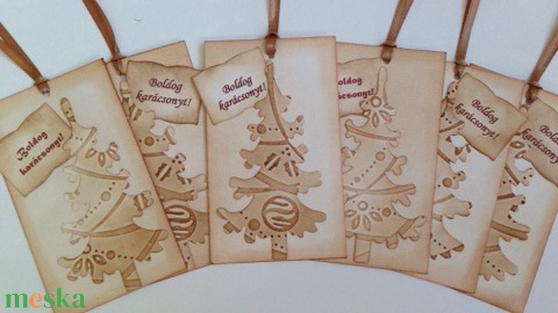 Tintázott karácsonyi ajándékkártya fenyőfával - felirattal - ajándékcsomagokhoz, kedves gondolatokhoz - egyedi termék - karácsony - karácsonyi ajándékozás - karácsonyi képeslap, üdvözlőlap, ajándékkísérő - Meska.hu