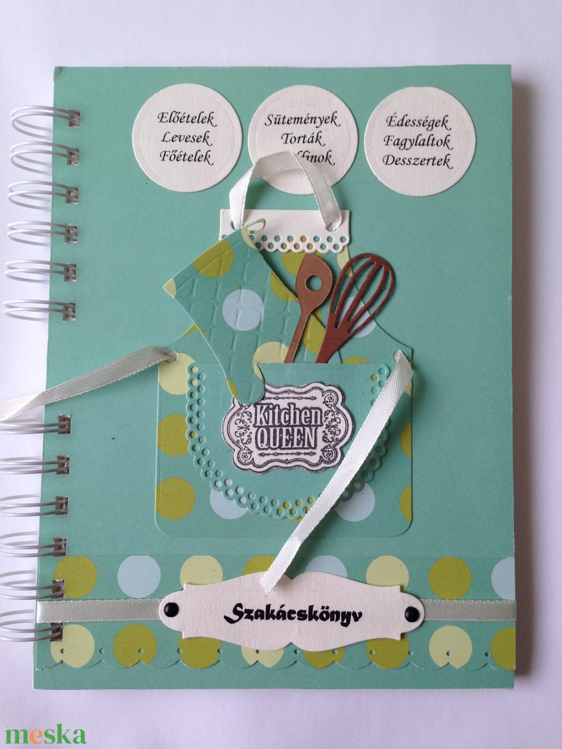 Szakácskönyv/receptkönyv - kötény díszítéssel -   lánybúcsú, szakácstanuló - esküvő - versenyajándék - csoportajándék -  - Meska.hu