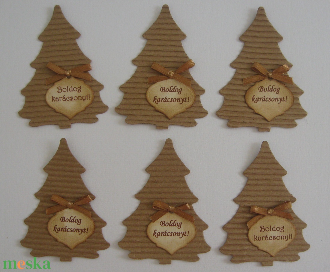 Tintázott karácsonyi ajándékkártya fenyőfával - felirattal - ajándékcsomagokhoz, kedves gondolatokhoz - egyedi termék - karácsony - karácsonyi ajándékozás - karácsonyi képeslap, üdvözlőlap, ajándékkísérő - Meska.hu