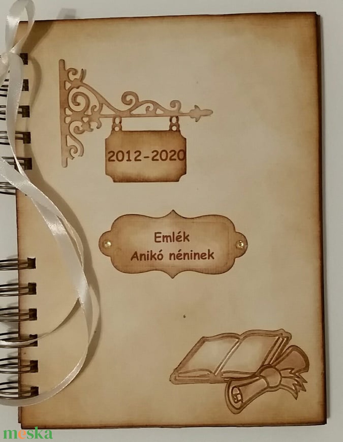 Pedagógusajándék - búcsúalbum - ballagás - emlékmegőrző - bagoly - útravaló üzenetek gyermekednek - emlék a jövőnek - otthon & életmód - papír, írószer - album & fotóalbum - Meska.hu Pedagógusajándék - búcsúalbum - ballagás - emlékmegőrző - bagoly - útravaló üzenetek gyermekednek - emlék a jövőnek - otthon & életmód - papír, írószer - album & fotóalbum - Meska.hu