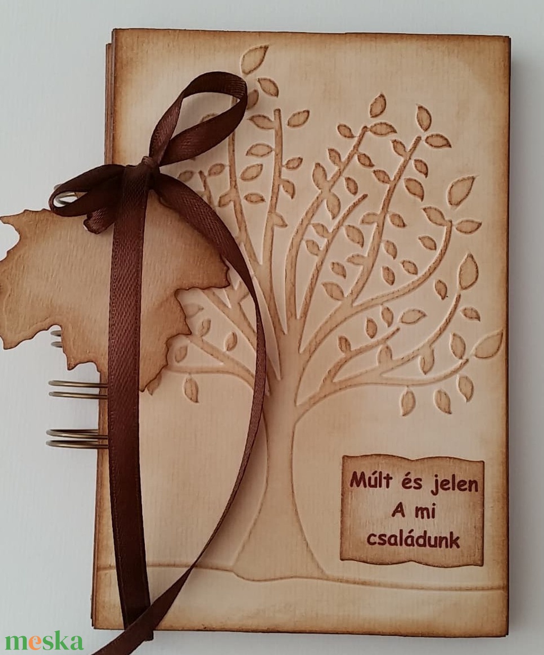 A FA  - a legkedveltebb domborminta - Múlt és jelen - A mi családunk emlékmegőrzőalbum - fényképek a múltból - családfa  - otthon & életmód - papír, írószer - album & fotóalbum - Meska.hu