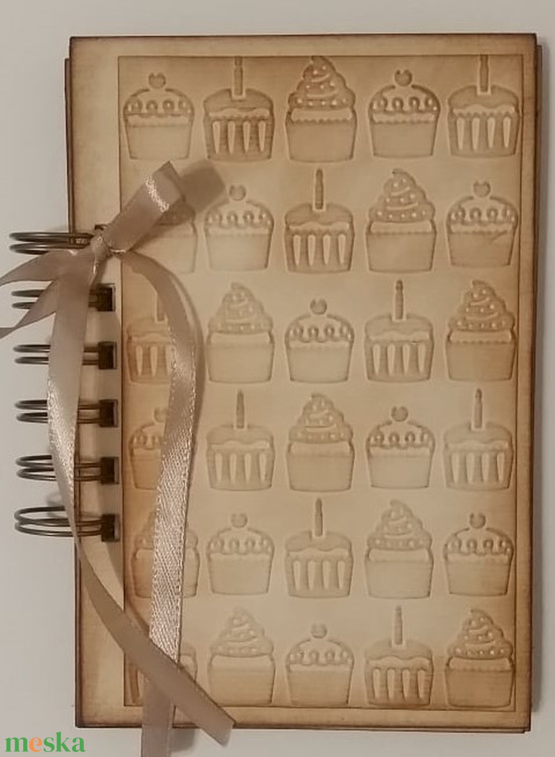 Receptkönyv - születésnapra, esküvőre, lánybúcsúra, a mindennapokra - ballagásra szakács- vagy cukrásztanulónak - emlék - otthon & életmód - konyhafelszerelés, tálalás - sütés, főzés - receptfüzet - Meska.hu Receptkönyv - születésnapra, esküvőre, lánybúcsúra, a mindennapokra - ballagásra szakács- vagy cukrásztanulónak - emlék - otthon & életmód - konyhafelszerelés, tálalás - sütés, főzés - receptfüzet - Meska.hu