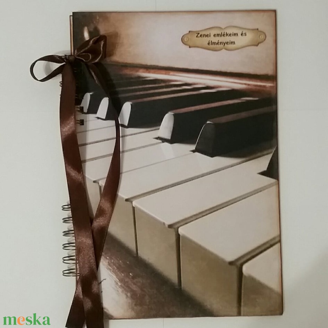 Zongorajáték - zenekedvelőknek , zenetanároknak - album (napló) - zongoraverseny - zeneiskolás - egyedi ajándék - emlék  - otthon & lakás - papír írószer - album & fotóalbum - Meska.hu