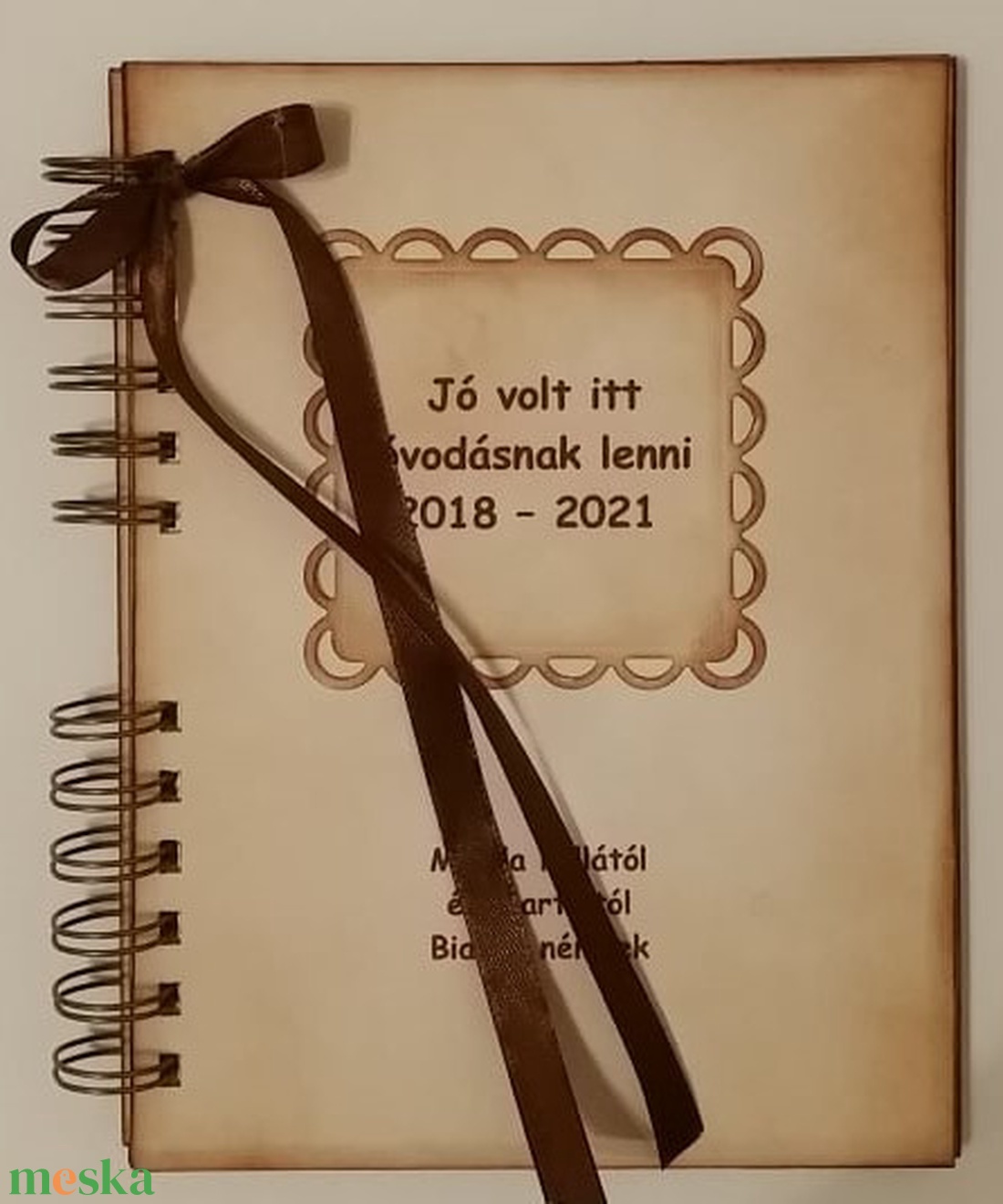 Jó volt itt óvodásnak lenni - ballagási album - óvónéni - búcsúajándék - örök emlék - búcsúalbum - búcsúzú óvodások - otthon & életmód - papír, írószer - album & fotóalbum - Meska.hu Jó volt itt óvodásnak lenni - ballagási album - óvónéni - búcsúajándék - örök emlék - búcsúalbum - búcsúzú óvodások - otthon & életmód - papír, írószer - album & fotóalbum - Meska.hu