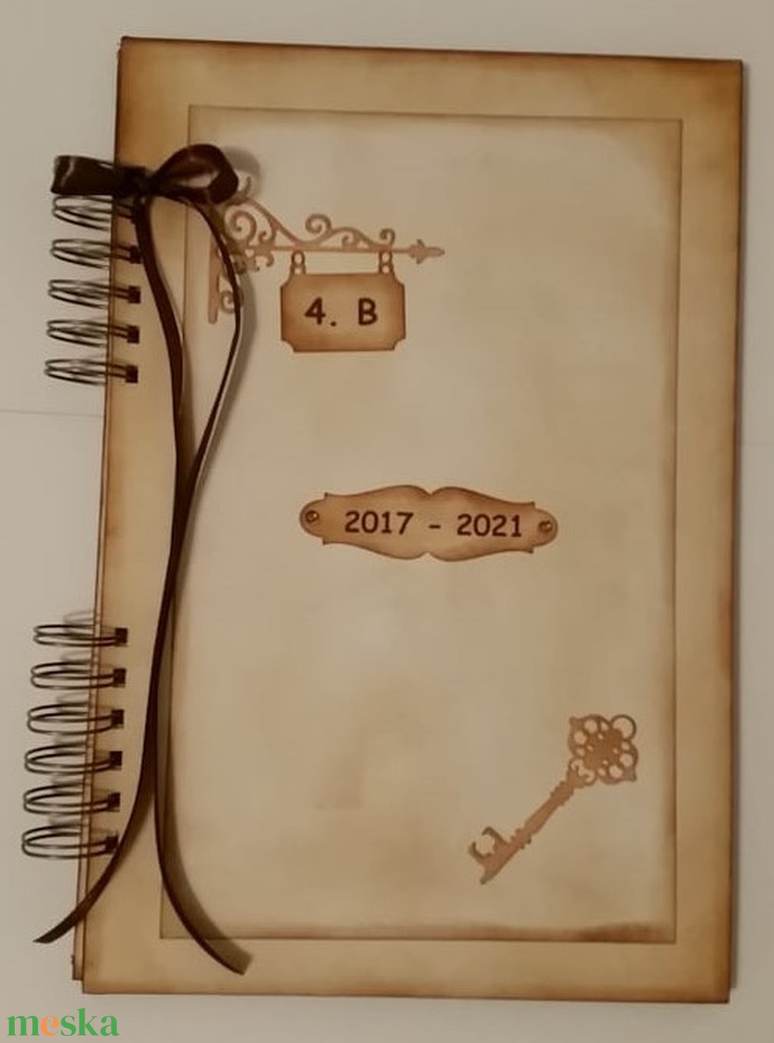 Búcsú pedagógusainktól - köszönetalbum - iskolai ballagás - emlékmegőrző album - pedagógus - diák - örök emlék - kulcs - otthon & életmód - papír, írószer - album & fotóalbum - Meska.hu Búcsú pedagógusainktól - köszönetalbum - iskolai ballagás - emlékmegőrző album - pedagógus - diák - örök emlék - kulcs - otthon & életmód - papír, írószer - album & fotóalbum - Meska.hu