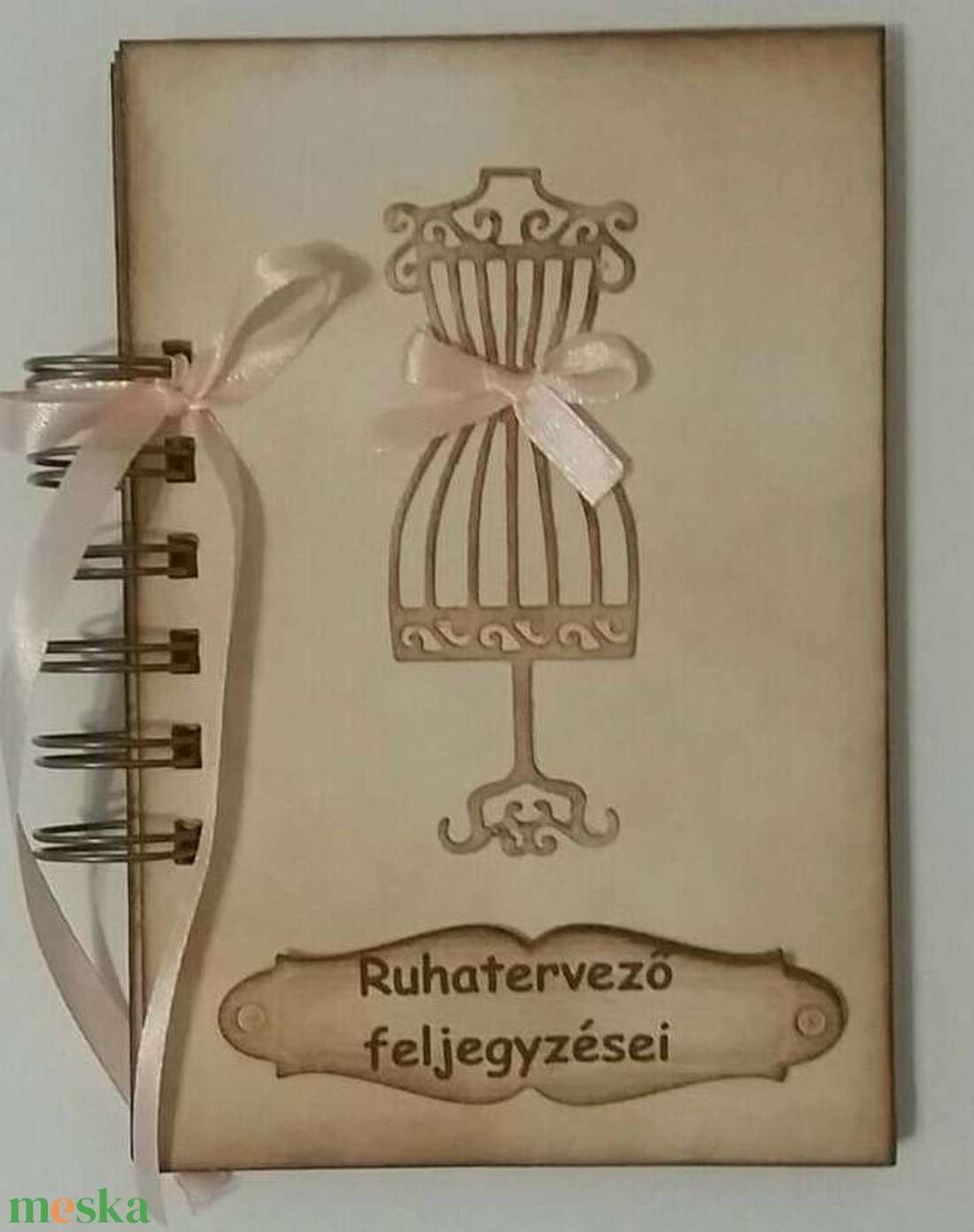 Ajándékötlet a varrást kedvelőknek - foltvarrás -patwork- emléklap - rendezvény - találkozó - kiállítás ajándéka - otthon & életmód - papír, írószer - album & fotóalbum - Meska.hu Ajándékötlet a varrást kedvelőknek - foltvarrás -patwork- emléklap - rendezvény - találkozó - kiállítás ajándéka - otthon & életmód - papír, írószer - album & fotóalbum - Meska.hu