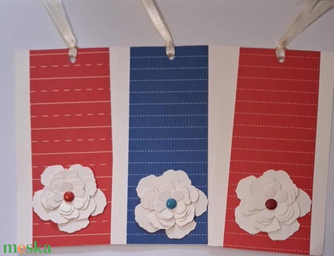 Írható viragos könyvjelző - emléklap - Könyvimadóknak - jegyzetelésre csoportajándék - örök emlék - emlékmegőrzés-egyedi - könyv & zene - könyvjelző - Meska.hu