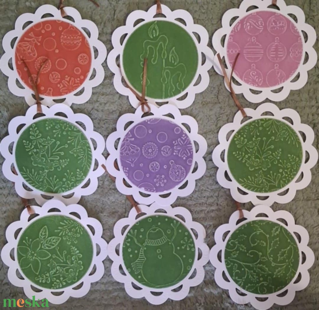 Kör alakú téli, karácsonyi ajándékkísérő - domborminta - csoportajándék - karácsonyfadísz - üzenetkártya -egyedi-írható  - karácsony - karácsonyi ajándékozás - karácsonyi képeslap, üdvözlőlap, ajándékkísérő - Meska.hu