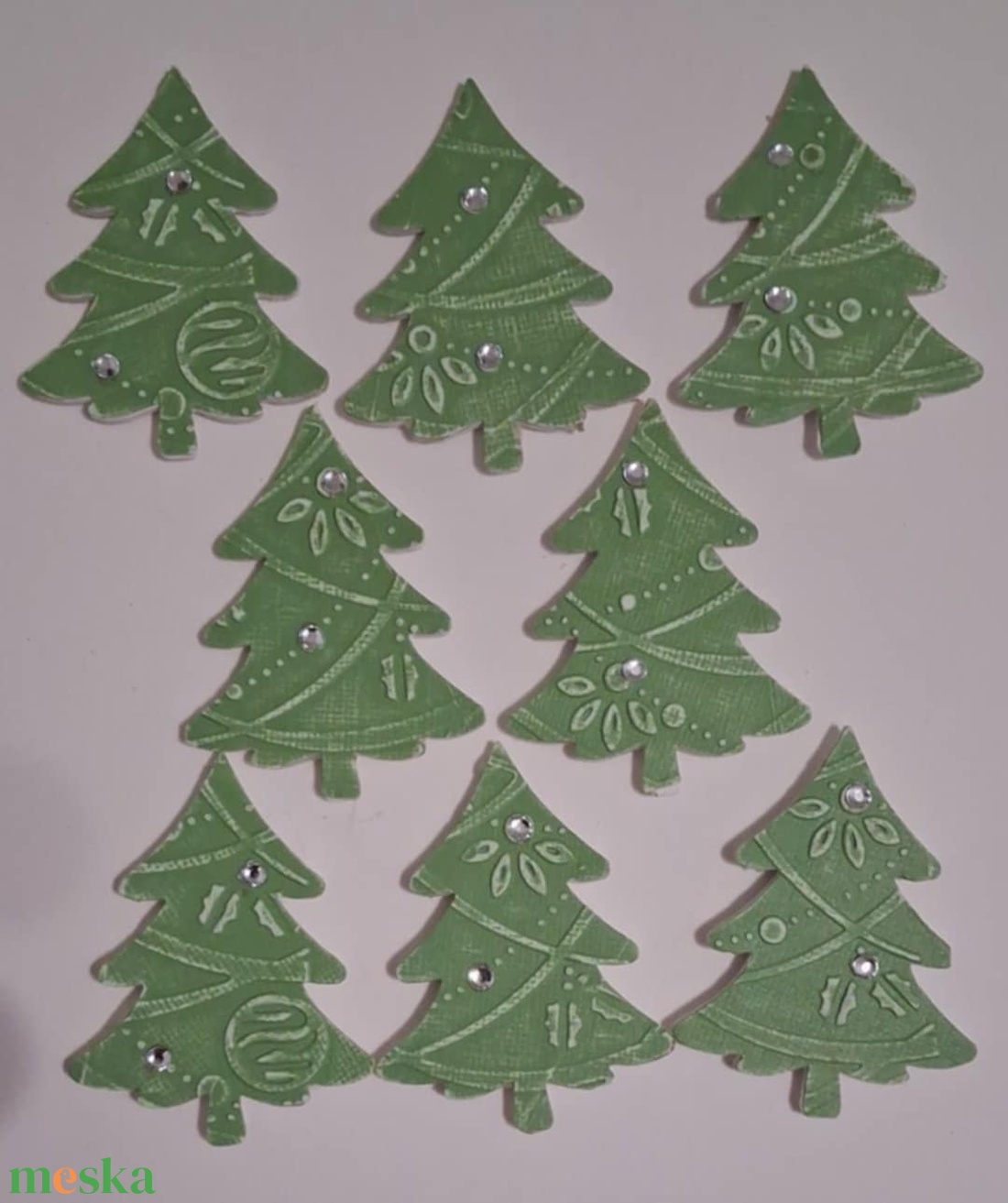 Tintázással készült fenyőfa hűtőmágnes - mézivel, szívvel díszítve - csoportajándék - örök emlék - egyedi termék    - karácsony - karácsonyi ajándékozás - karácsonyi képeslap, üdvözlőlap, ajándékkísérő - Meska.hu