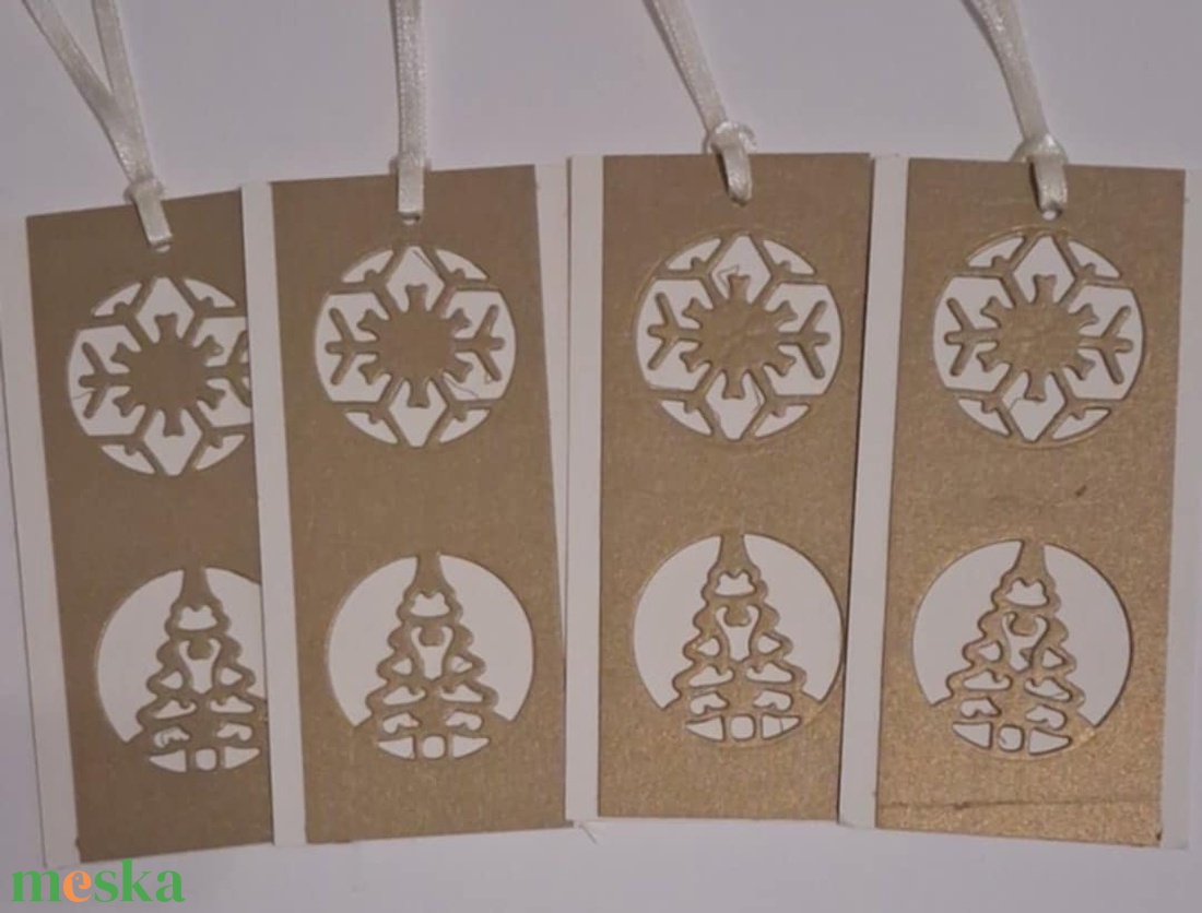 Áttört mintás egyedi karácsonyi ajándékkísérő - fenyőfával - hópehellyel - ajándékkártya - csoportajándék- egyedi - karácsony - karácsonyi ajándékozás - karácsonyi képeslap, üdvözlőlap, ajándékkísérő - Meska.hu