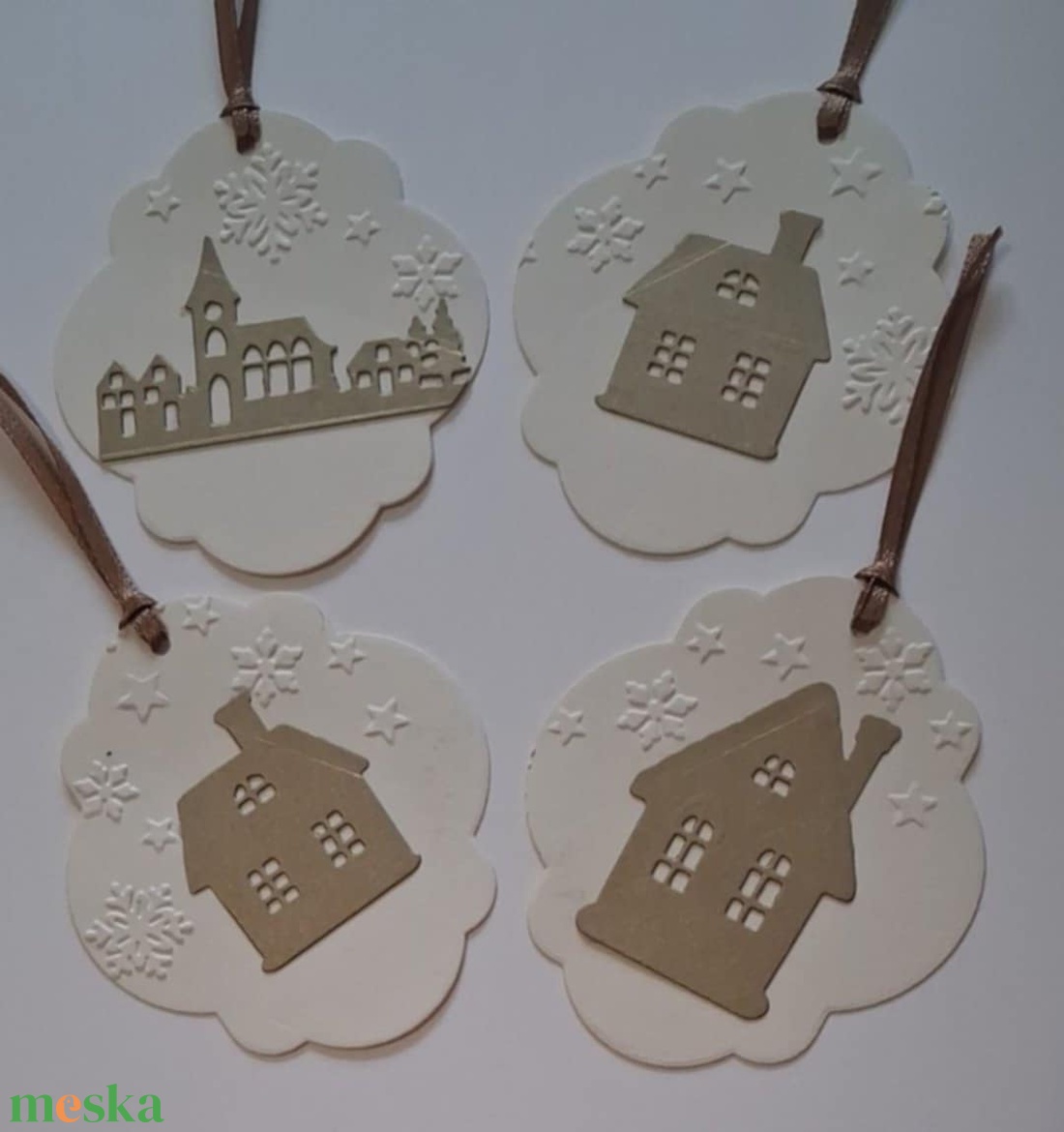 Dombormintás hópelyhek - téli édes otthonok -  ajándékkísérők - barátoknak, kollégáknak, vendégajándék,  csoportoknak  - otthon & életmód - papír, írószer - ajándékozás kellékei - ajándékkísérő - Meska.hu