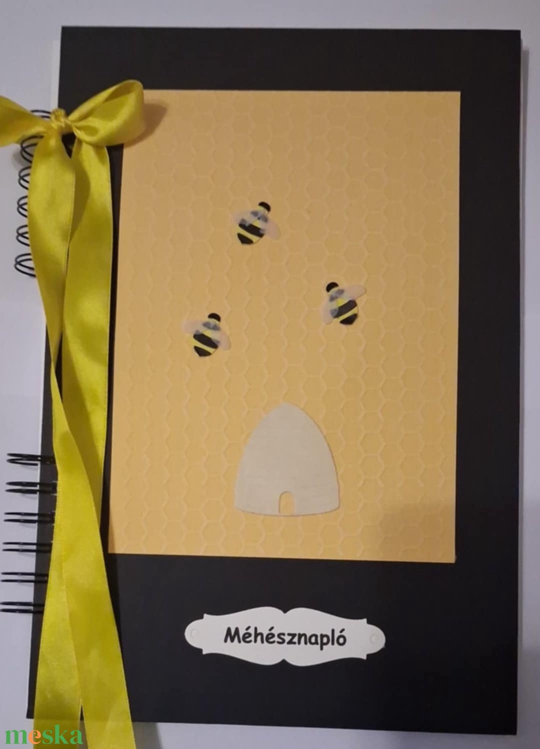 Méhes - mézes jegyzetek -napló -óvodai méhecske csoport - sárga-fekete - emlék - méhész-ajándék - életút - örök emlék  - otthon & életmód - papír, írószer - jegyzetfüzet & napló - Meska.hu