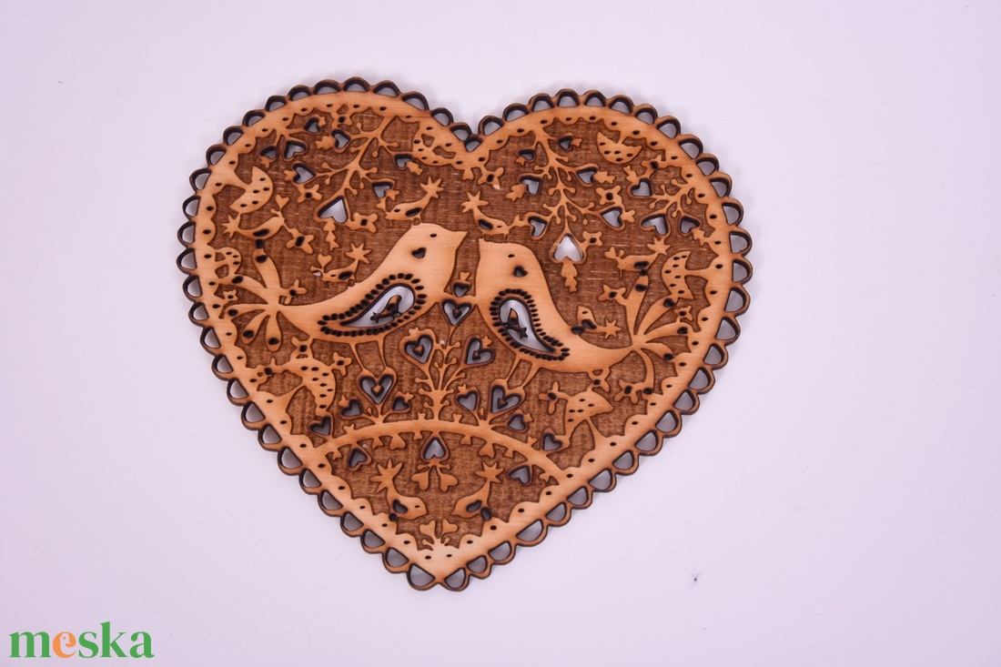 Gravírozott ajtódísz szív alakú - otthon & életmód - dekoráció - ajtó- és ablak dekoráció - ajtódísz & kopogtató - Meska.hu