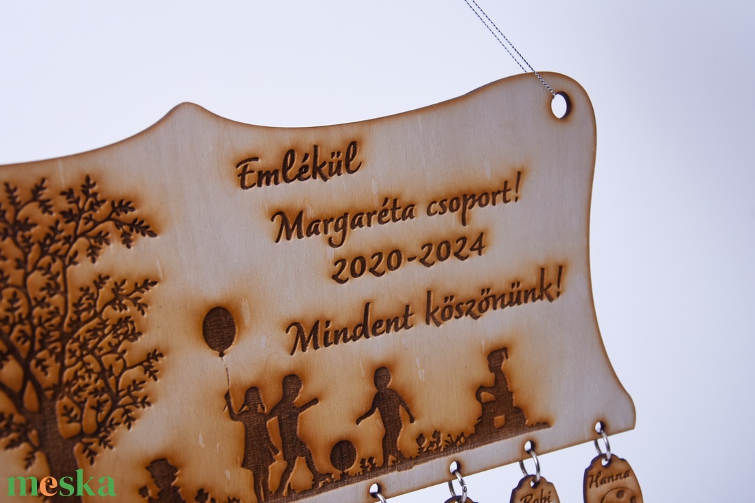 Gravírozott ovis csoport tabló bilétával - otthon & életmód - dekoráció - fali és függő dekoráció - falra akasztható dekor - Meska.hu