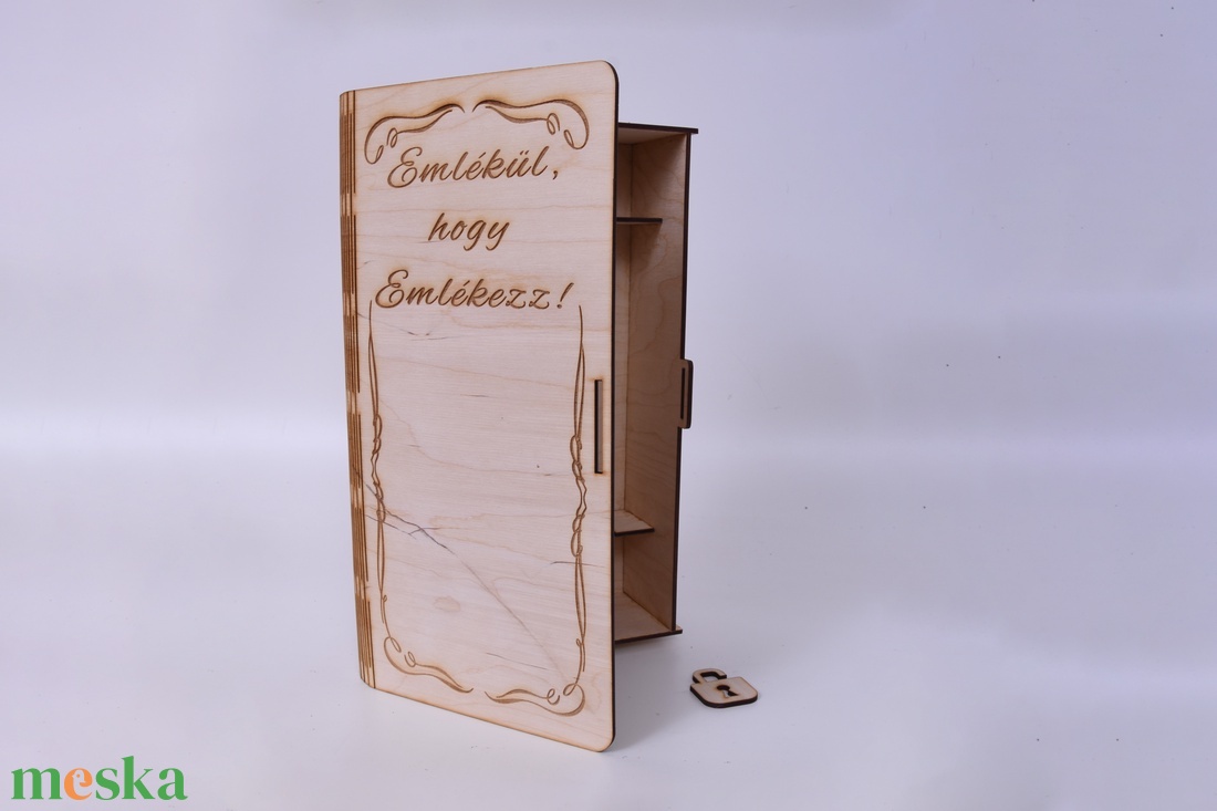 Gravírozott Könyv alakú egyedi bortartó - otthon & életmód - konyhafelszerelés, tálalás - italos kellékek - boros díszdoboz - Meska.hu