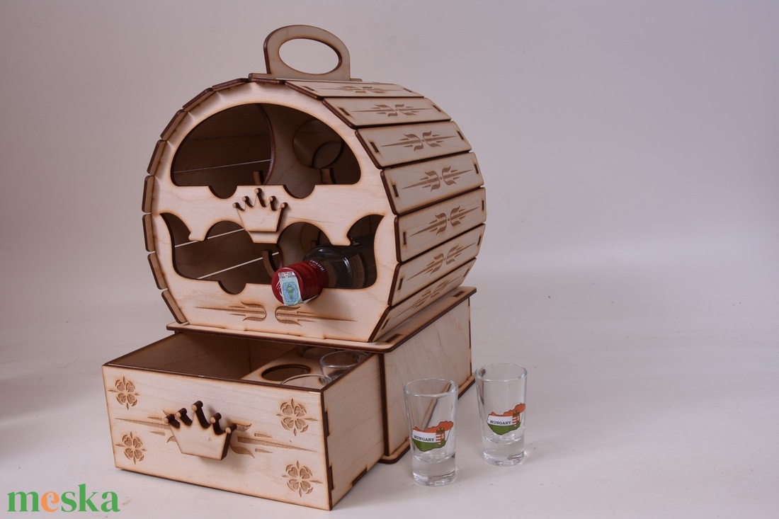 Gravírozott Hordó Italtartó Ajándékszett - otthon & életmód - konyhafelszerelés, tálalás - italos kellékek - italtartó - Meska.hu