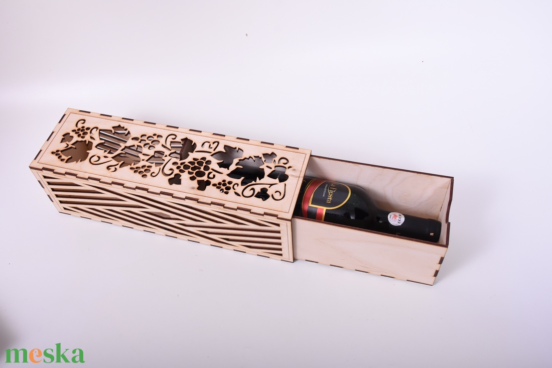 Egyedi gravírozott bortartó - otthon & életmód - konyhafelszerelés, tálalás - italos kellékek - boros díszdoboz - Meska.hu