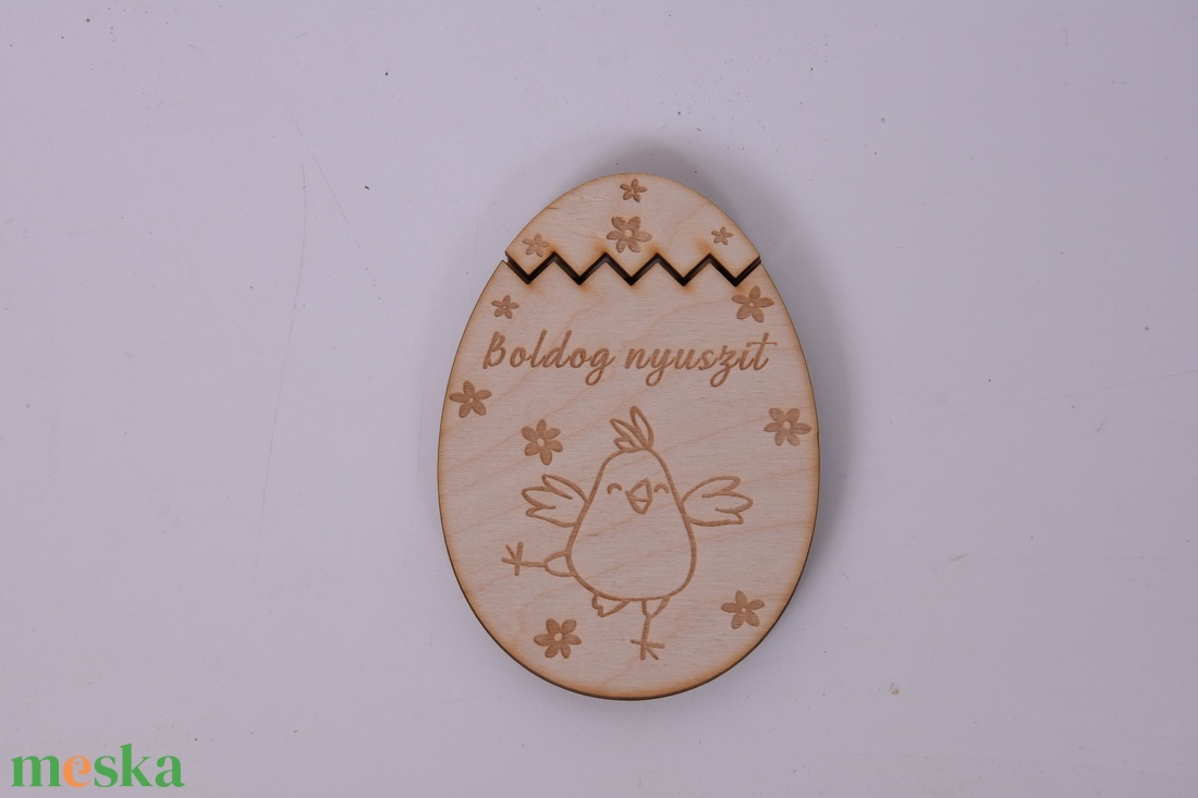 Húsvéti pénzátadó tojás névvel gravírozva - ünnepi díszek, dekorációk - húsvéti díszek és dekorációk - húsvéti pénzátadó - Meska.hu