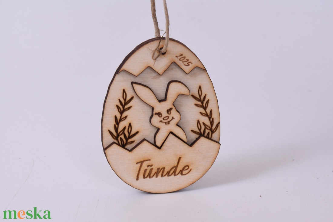 Gravírozott húsvéti tojás névvel - ünnepi díszek, dekorációk - húsvéti díszek és dekorációk - húsvéti tojás, hímestojás - Meska.hu