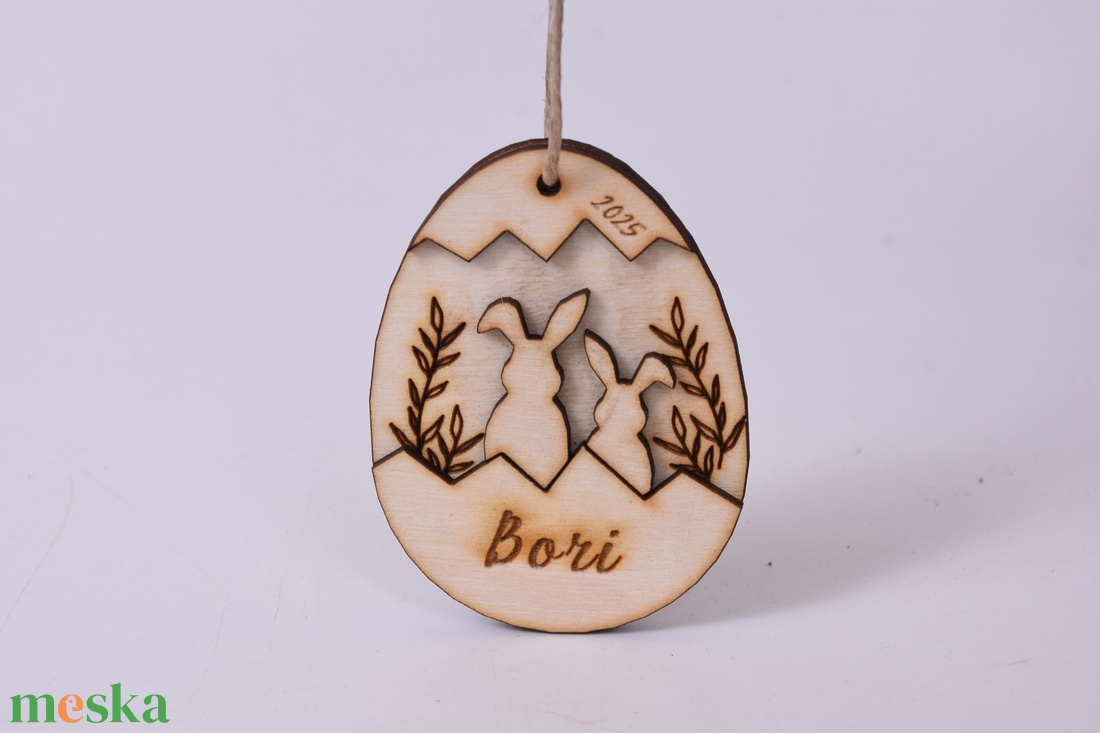 Gravírozott húsvéti tojás névvel - ünnepi díszek, dekorációk - húsvéti díszek és dekorációk - húsvéti tojás, hímestojás - Meska.hu