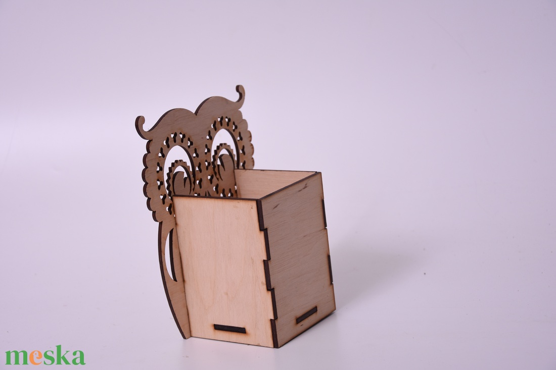 Gravírozott ceruzatartó - otthon & életmód - tárolás & rendszerezés - íróasztali tároló - Meska.hu