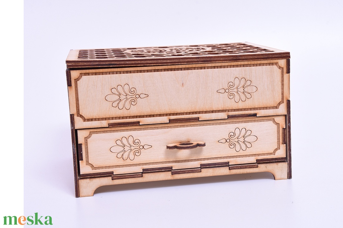 Gravírozott ékszerdoboz - otthon & életmód - dekoráció - asztal és polc dekoráció - díszdoboz - Meska.hu