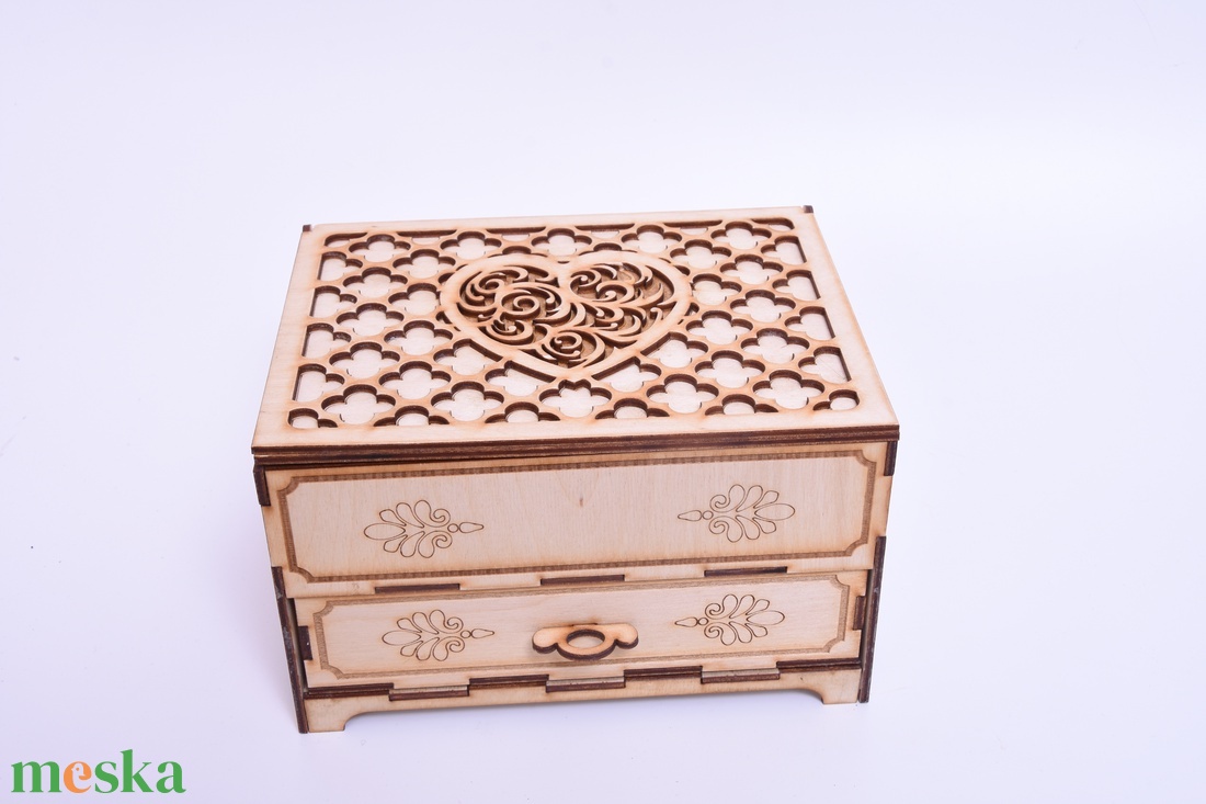 Gravírozott ékszerdoboz - otthon & életmód - dekoráció - asztal és polc dekoráció - díszdoboz - Meska.hu