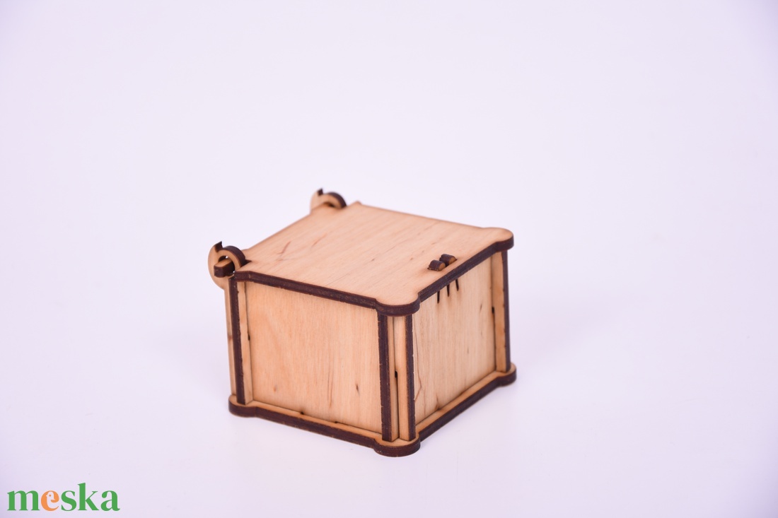 Gravírozott fa kis doboz - otthon & életmód - dekoráció - asztal és polc dekoráció - díszdoboz - Meska.hu