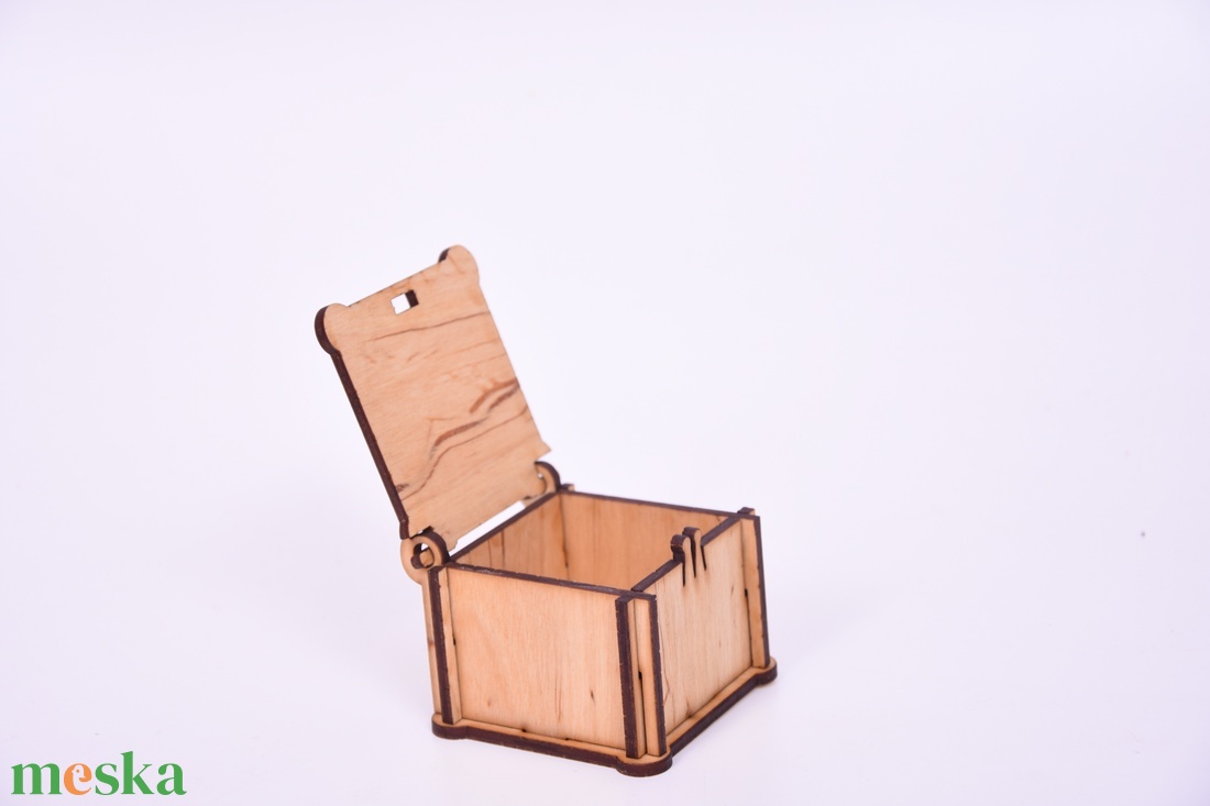 Gravírozott fa kis doboz - otthon & életmód - dekoráció - asztal és polc dekoráció - díszdoboz - Meska.hu