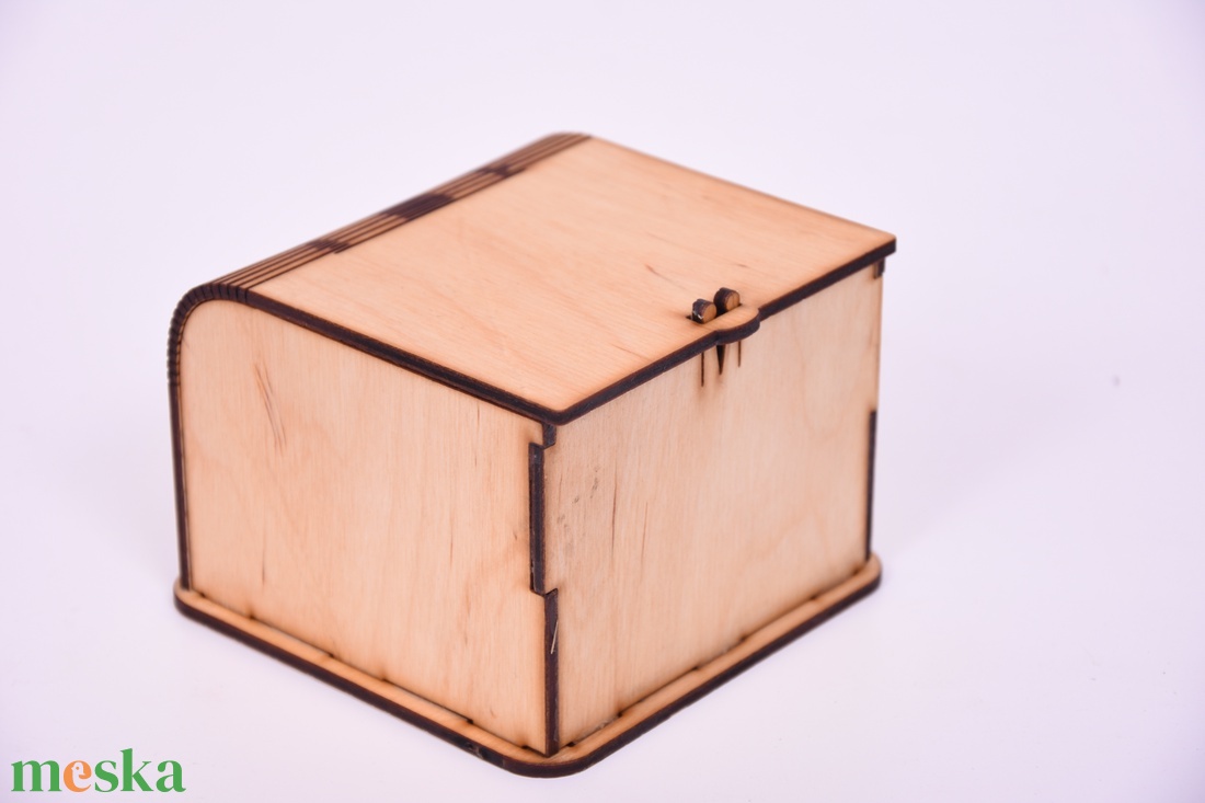 Gravírozott fa kis doboz - otthon & életmód - dekoráció - asztal és polc dekoráció - díszdoboz - Meska.hu
