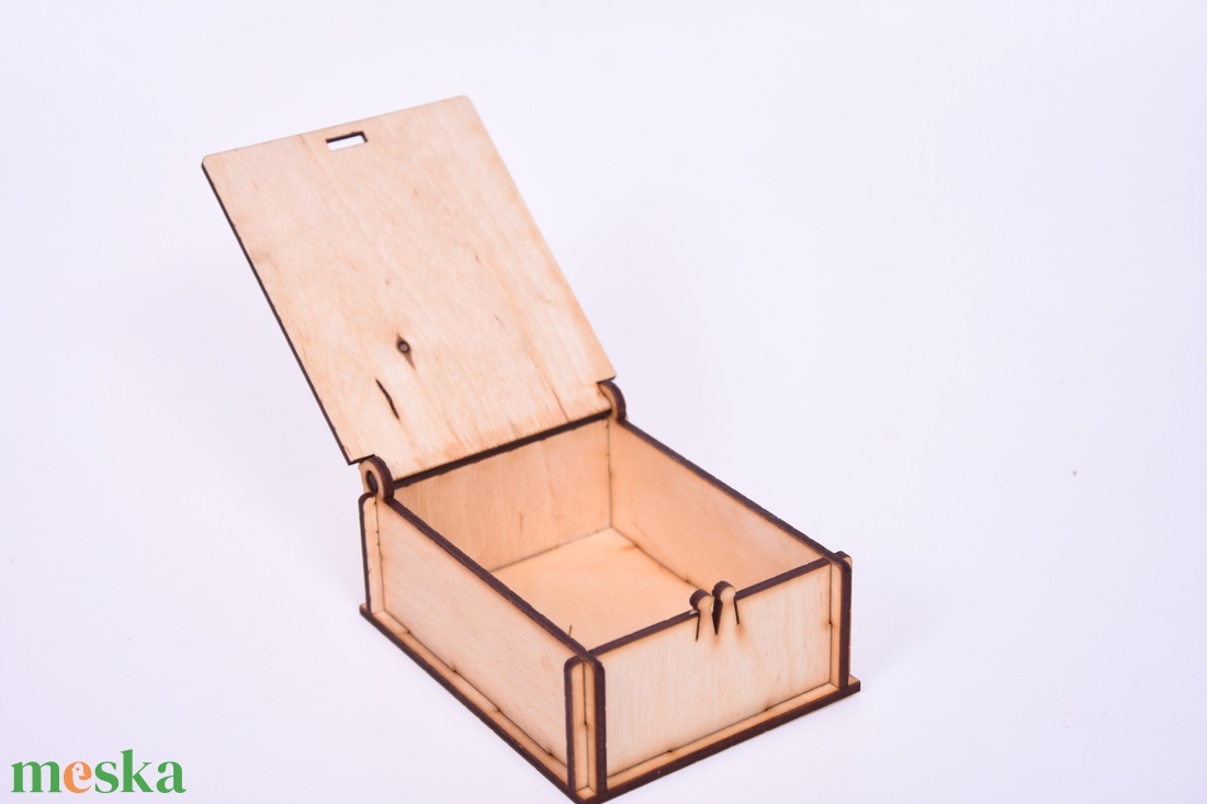 Gravírozott fa kis doboz - otthon & életmód - dekoráció - asztal és polc dekoráció - díszdoboz - Meska.hu