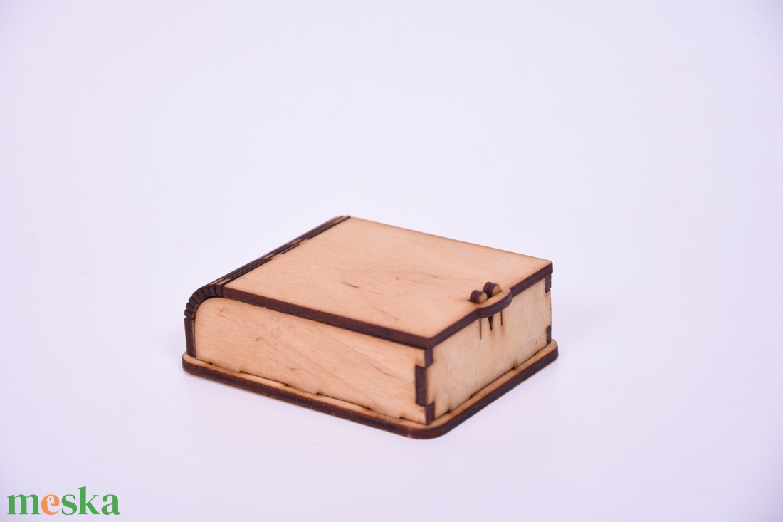 Gravírozott fa kis doboz - otthon & életmód - dekoráció - asztal és polc dekoráció - díszdoboz - Meska.hu