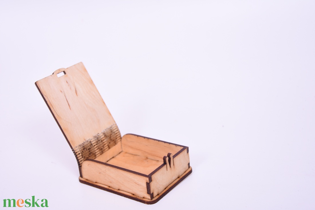 Gravírozott fa kis doboz - otthon & életmód - dekoráció - asztal és polc dekoráció - díszdoboz - Meska.hu