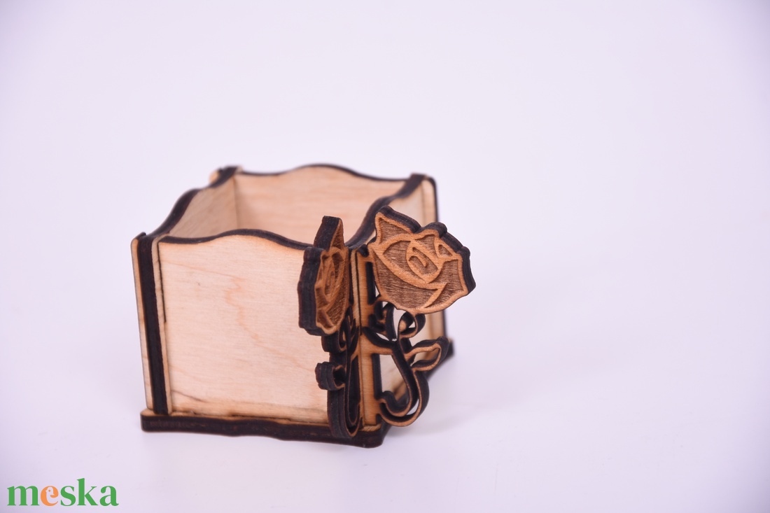 Örök rózsa gravírozott fa dobozban - otthon & életmód - dekoráció - asztal és polc dekoráció - díszdoboz - Meska.hu