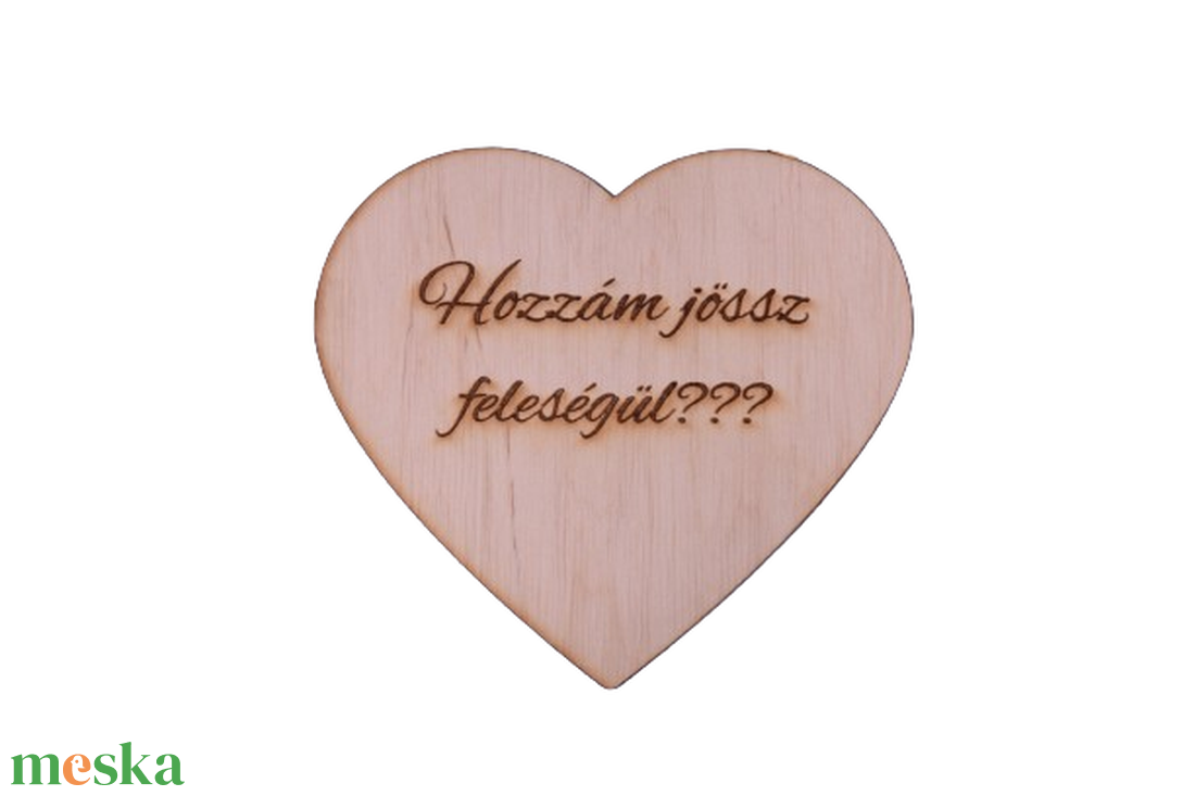 Gravírozott szív gyűrű tartó,hozzám jössz féleségül felirattal - esküvő - kiegészítők - gyűrűtartó & gyűrűpárna - Meska.hu