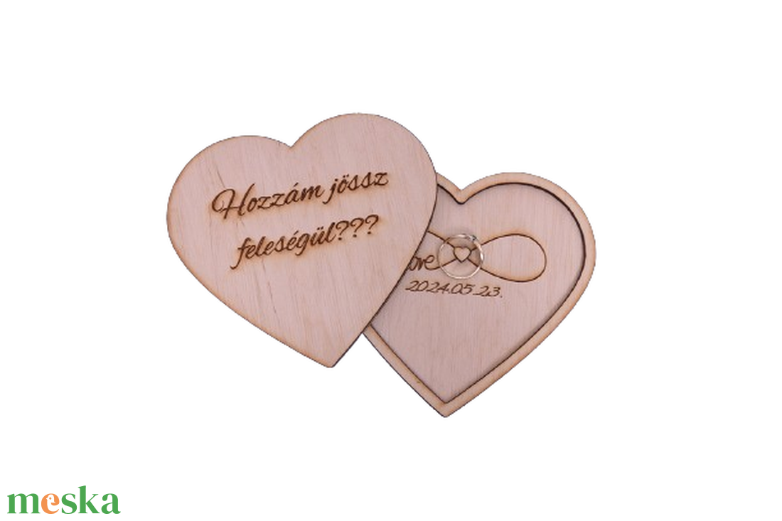 Gravírozott szív gyűrű tartó,hozzám jössz féleségül felirattal - esküvő - kiegészítők - gyűrűtartó & gyűrűpárna - Meska.hu