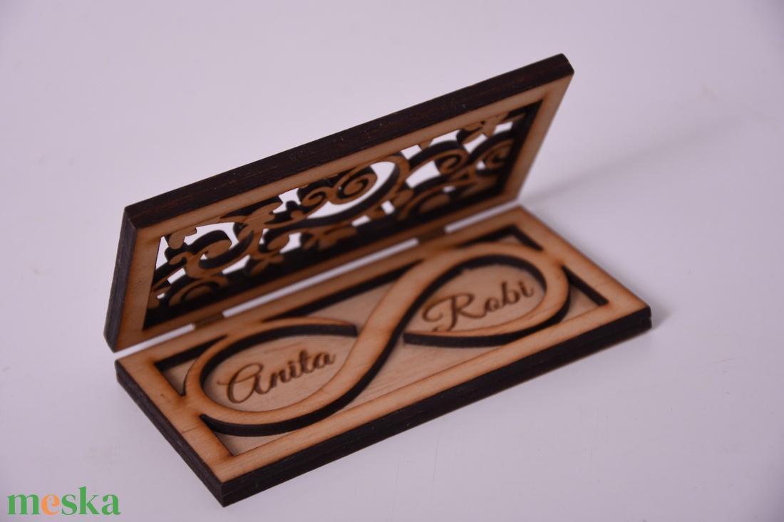 Gravírozott esküvői gyűrűtartó - esküvő - kiegészítők - gyűrűtartó & gyűrűpárna - Meska.hu