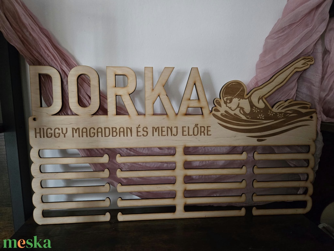 Gravírozott éremtartó � névvel - otthon & életmód - dekoráció - fali és függő dekoráció - éremtartó - Meska.hu