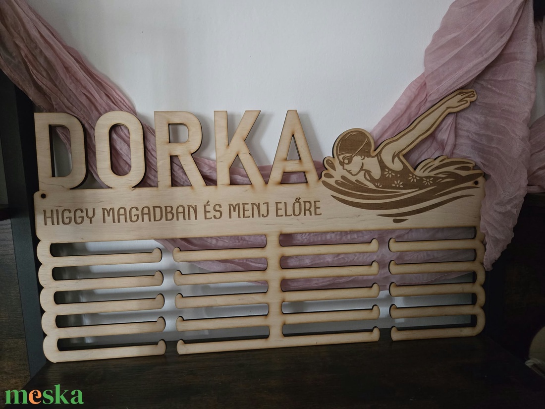 Gravírozott éremtartó � névvel - otthon & életmód - dekoráció - fali és függő dekoráció - éremtartó - Meska.hu