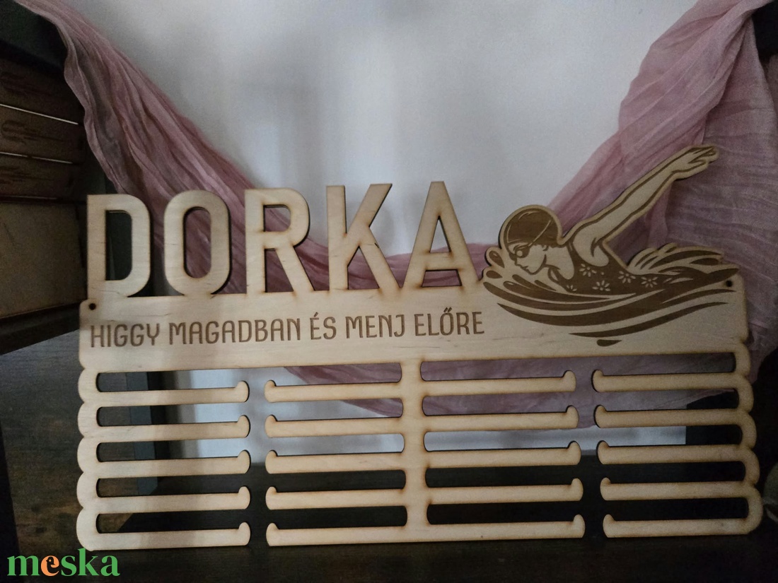 Gravírozott éremtartó � névvel - otthon & életmód - dekoráció - fali és függő dekoráció - éremtartó - Meska.hu